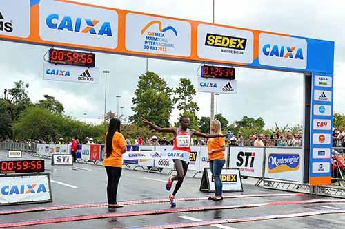 Geoffrey Mutai vence fácil a 17ª Meia Maratona do Rio de Janeiro / Foto: Sérgio Shibuya/MBraga Comunicação
